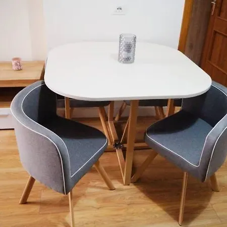 Megi's Modern טיראנה